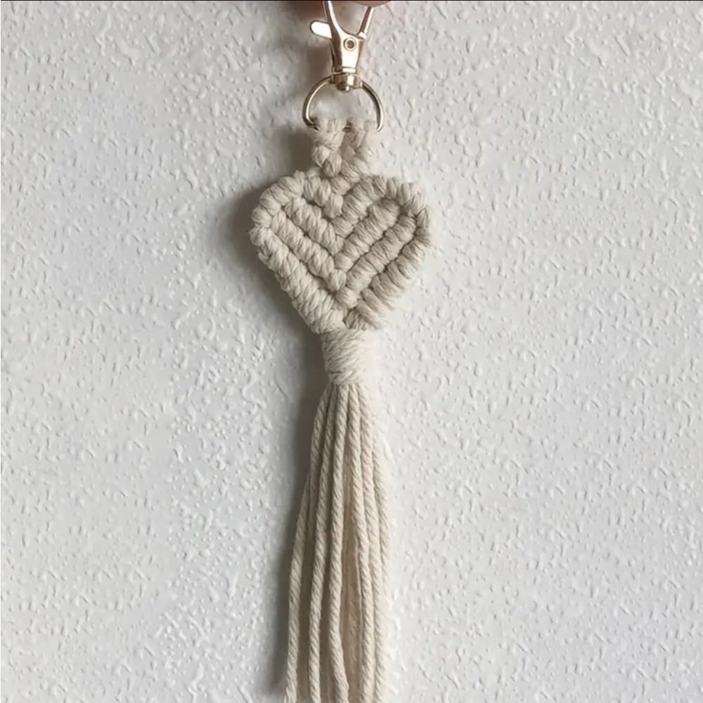 ANTHROPOLOGIE Macrame Heart Bag Charm Keychain Bohemian Purse Jewelry NEW NWT - Picture 5 of 8